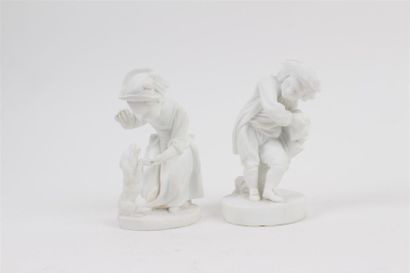 PARIS ou NIDERVILLER Deux statuettes en biscuit de porcelaine dure d'après les modèles...