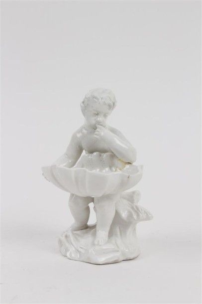WEESP Statuette en porcelaine émaillée blanche formant salière représentant un jeune...