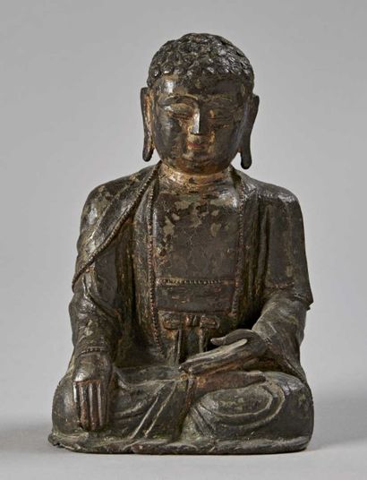 CHINE - Epoque MING (1368 - 1644) Statuette en bronze à patine brune à traces de...