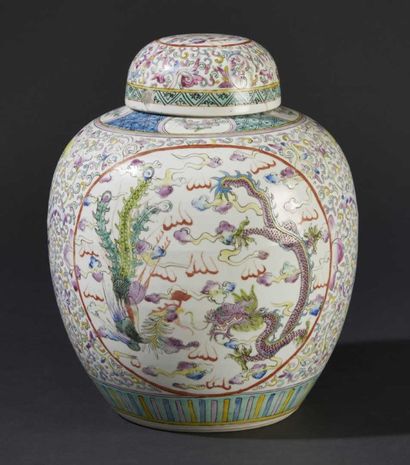 CHINE - Fin XIXe siècle Pot à gingembre en porcelaine décorée en émaux polychromes...