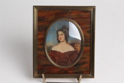 STIELER "Portrait de femme à la robe marron"
Miniature ovale sur ivoire.
Signée....