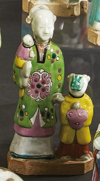 CHINE Six statuettes en biscuit et émaux de la famille rose représentant des Immortels....