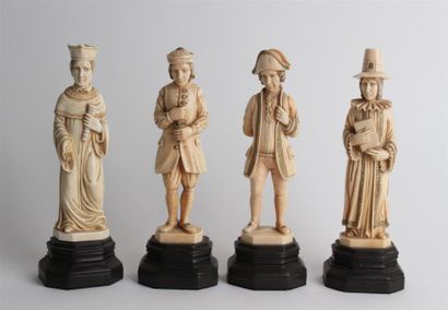 MIGEON Suite de quatre statuettes en ivoire représentant des personnages.
Sur des...