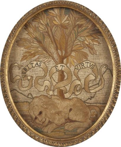 null TABLEAU TAPISSERIE ovale représentant un lion au pied d'un arbre avec un ruban...