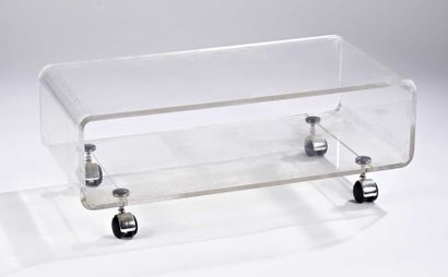 David LANGE Table basse en plexiglass à roulettes
H.: 30cm - Larg: 79cm - Prof.:40...
