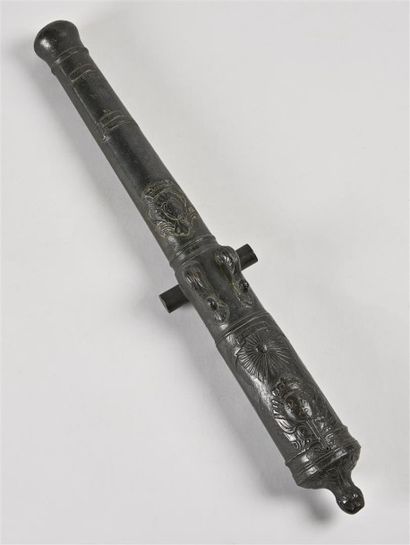 null ELEMENT de maquette de canon miniature en bronze à décor des armes de France.
XVIIIe...