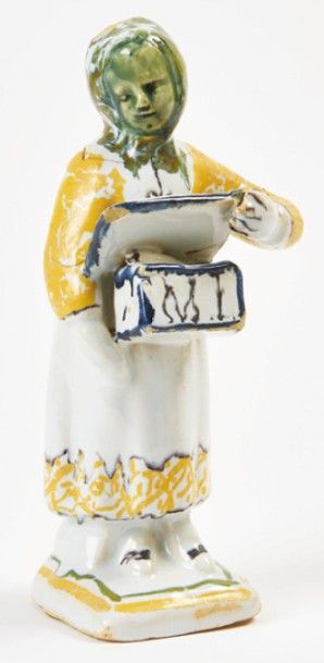 LES ISLETTES Figurine représentant une marchande de colifichets.
Fin du XVIIIe siècle.
H....