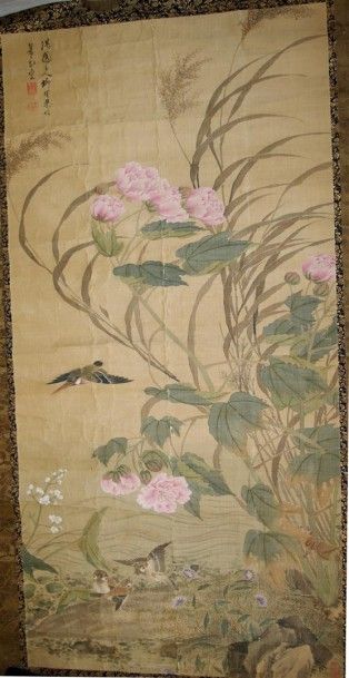 CHINE - XIXe siècle Peinture sur soie en hauteur montée en rouleau, à décor de martin...
