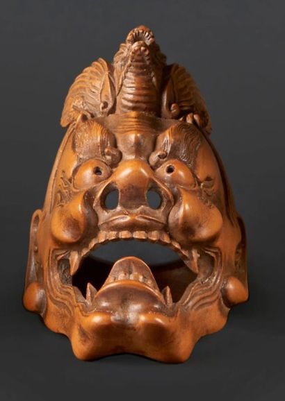 JAPON - Epoque MEIJI (1868 - 1912) Netsuke en bois, masque de bugaku en buis représentant...