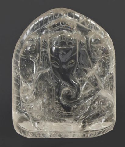TIBET - VERS 1900 Petite stèle en cristal de roche, Ganesh assis.
H. 10 cm