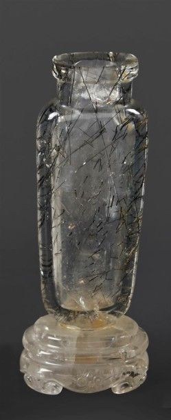 CHINE - Fin XIXe siècle Petit vase de forme aplatie en cristal de roche rutile. (Manque...