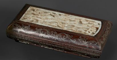CHINE - Vers 1900 Boite de forme rectangulaire en bois incrusté de fils d'argent...