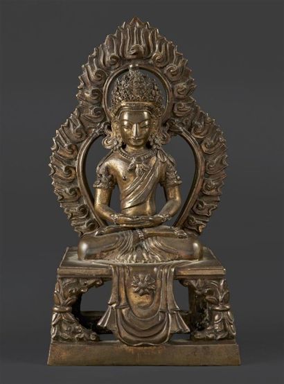 CHINE - Epoque QIANLONG (1736 - 1795) Statuette d'Amitayus en bronze à traces de...