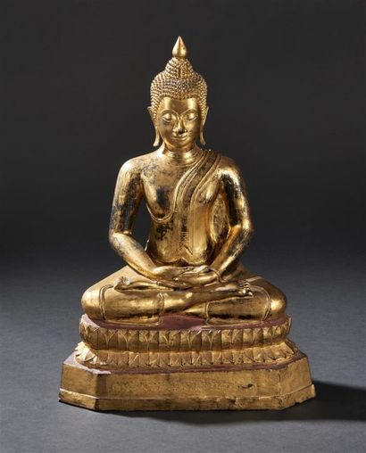 THAILANDE, Ratanakosin - Début XXe siècle Statuette de bouddha en bronze laqué or,...