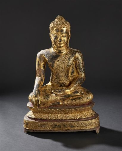 THAILANDE, Ratanakosin - Vers 1900 Statuette de bouddha en bronze laqué or, assis...