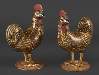 CHINE - Fin XIXe siècle Paire de coqs en bronze doré et émaux cloisonnés, le plumage...
