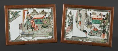 CHINE - EPOQUE KANGXI (1662 - 1722) Deux plaques en porcelaine à décor en émaux polychromes...
