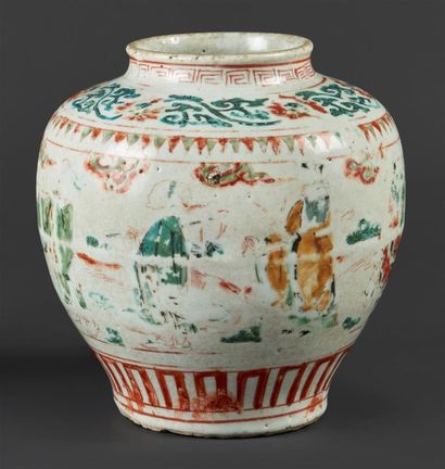 CHINE - Epoque MING (1368 - 1644) Pot en porcelaine à décor en émaux polychromes...