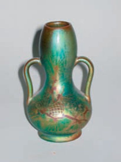 GAZIELLO (attribué à). Petit vase coloquinte à deux anses, décor de pommes de pin,...