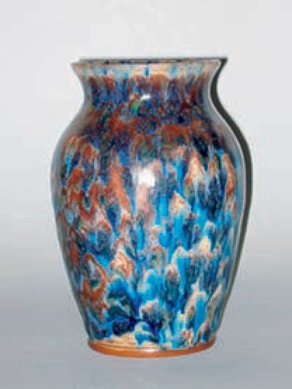 RENAULT Vase ovoïde en grès à décor de coulures bleues, vertes et ivoire sur fond...