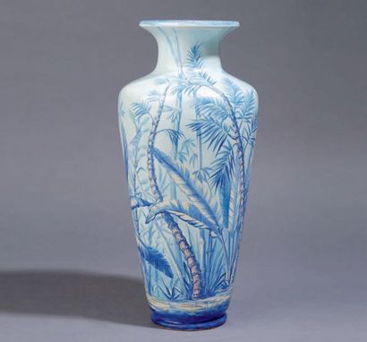 JEAN Vase balustre en faïence sur léger talon, décor d'une végétation exotique luxuriante,...