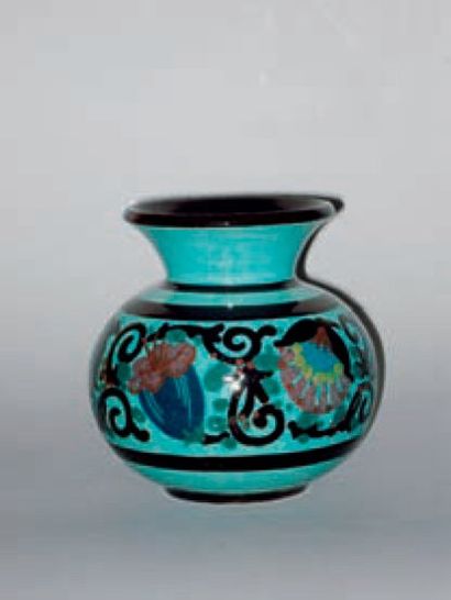Paul JACQUET Vase pansu en terre vernissée sur léger talon à col corolle, décor d'une...