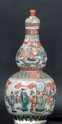 CHINE Vase à double renflement et couvercle à décor polychrome dans les émaux de...