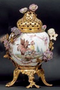 MEISSEN Pot pourri formé d'un corps de vase en porcelaine de Meissen à décor polychrome...