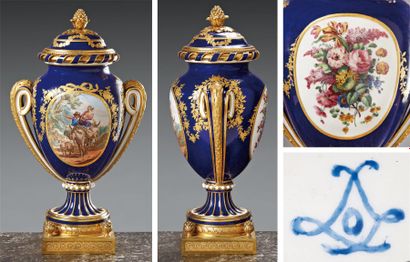 SÈVRES. Vase à rubans ou à couronne en porcelaine tendre de forme ovoïde, couvert,...