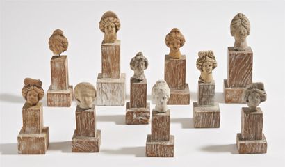 null ENSEMBLE de dix têtes de statuettes votives en terre blanche de l'Allier (Etiquettes...