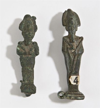 null ENSEMBLE composé de deux Osiris en bronze (étiquette ancienne n. 14). Egypte...