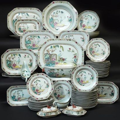 null CHINE. Importante partie de service en porcelaine à décor polychrome des émaux...