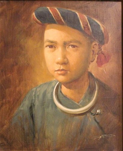 null INDOCHINE Portrait d'un jeune homme Huile sur toile, signée en bas à droite...