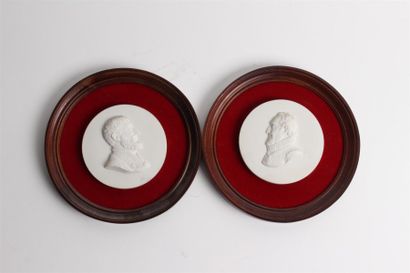 null SEVRES - Deux médaillons en biscuit présentant les profils de François 1er et...