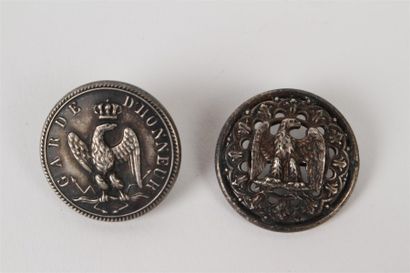 null DEUX BOUTONS en argent et métal argenté orné d'Aigle Impériale, portant l'inscription...