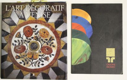 null Ensemble de deux livres : - Mark SMITH - Doretta DAVANZO POLI, L'art décoratif...