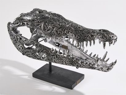 null Rodrigue GREGO (1962) Tête de crocodile Sculpture en fibre de verre ciselée,...