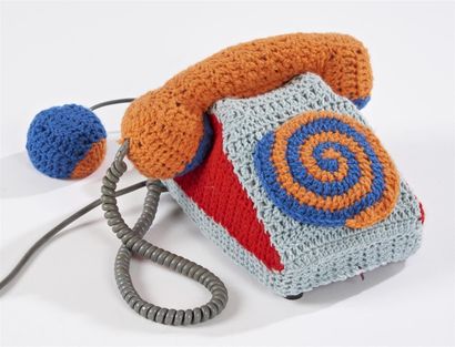 null Lady KNITTY (XX-XXIème siècle) Téléphone (gris orange bleue) Téléphone habillé...