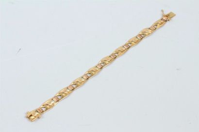 null Ensemble de deux bracelets articulés en or jaune 750 millièmes, à maillons géométriques...