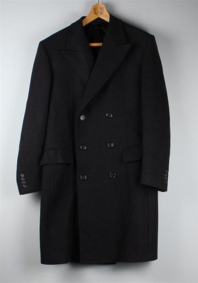 null LOUIS VUITTON (Soldé) Elégant manteau droit en laine de couleur grise. T. 48...