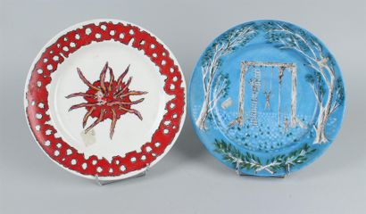 null CHRISTOFLE - Deux assiettes en porcelaine à décor polychrome, l'une à décor...