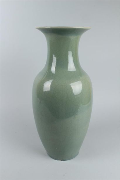 null Pol CHAMBOST (1906-1983) Vase en céramique à corps balustre et large col ouvert....