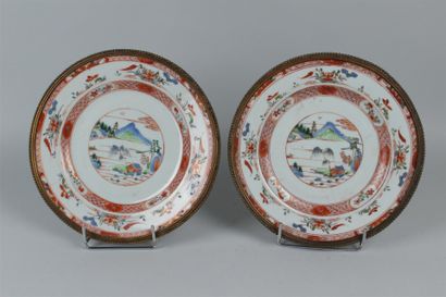 null CHINE - Compagnie des Indes. 
Deux assiettes en porcelaine à décor Imari d'un...