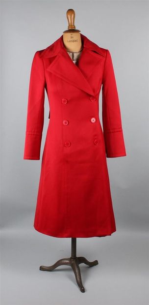 null ZARA 
Beau manteau de forme trapèze en laine rouge, double rangs de boutons,...
