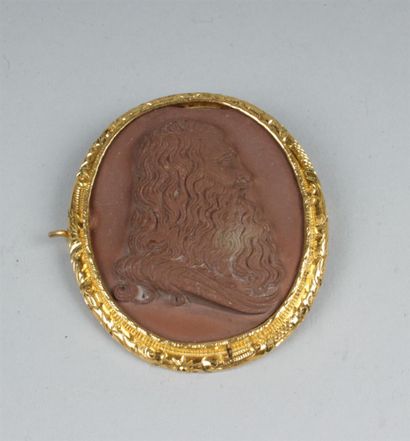  BROCHE camée en pierre de lave, présentant le profil de Léonard de Vinci. 4,8 x... Gazette Drouot