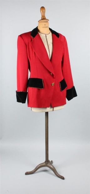 null BESTINI Paris 
Elegante veste en laine rouge et revers en velours noir, un bouton...