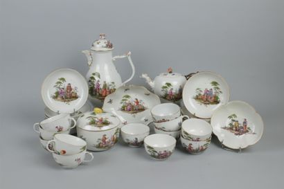 null MEISSEN
Partie de service à thé et café en porcelaine à décor polychrome de...