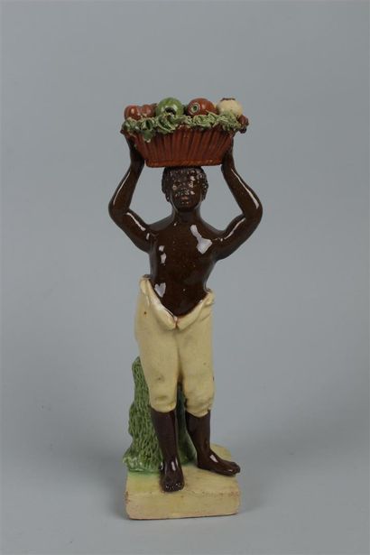 null APT LE CASTELLET
Statuette représentant un jeune homme noir portant sur la tête...