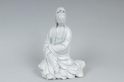 null CHINE
Figure de Guanyin en blanc de Chine.
XVIII - XIXème siècle.
H. 20 cm.
Un...