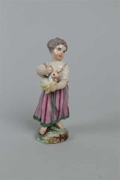null LUDWIGSBURG
Statuette en porcelaine représentant une jeune fille tenant un canard...